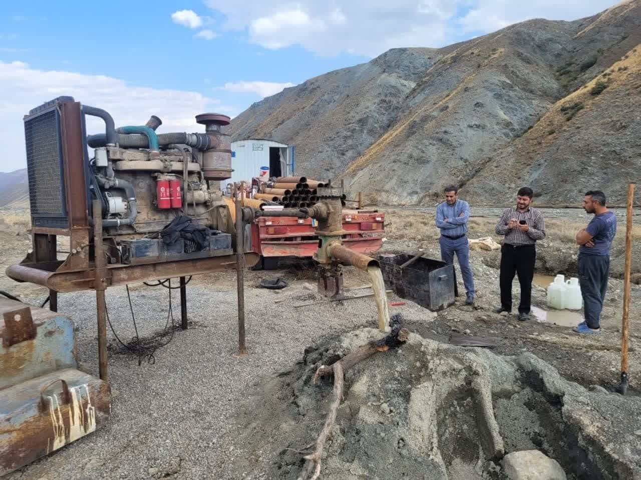 انجام آزمایش پمپاژ چاه آب شرب روستای حاجتکده شهرستان خوی