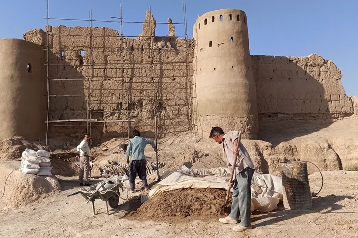 شروع مرمت دژ اشکانی «نارین قلعه» در شهرستان نائین