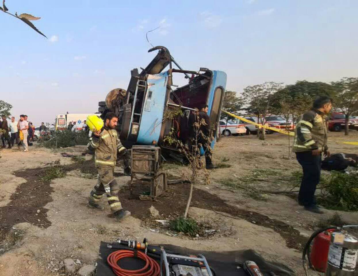 واژگونی اتوبوس در جاده ساوه ۳۰ مصدوم برجا گذاشت