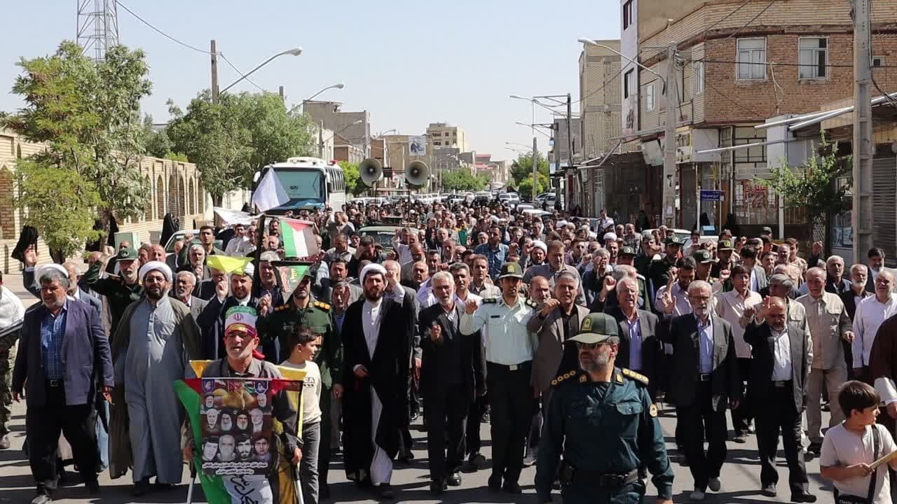 راهپیمایی حمایت از مردم مظلوم غزه و لبنان در تکاب برگزار شد