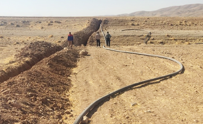 بهره مندی دو روستایی اسدآباد از کمک‌های پدر آبرسان ایران