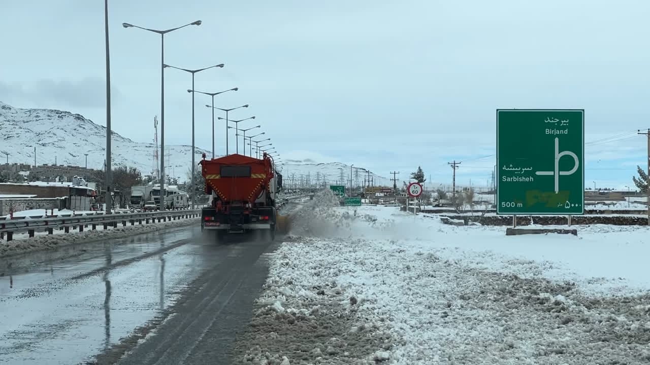 ذخیره ۲۵۰۰ تن شن و نمک در راهدارخانه‌های شهرستان بیرجند 