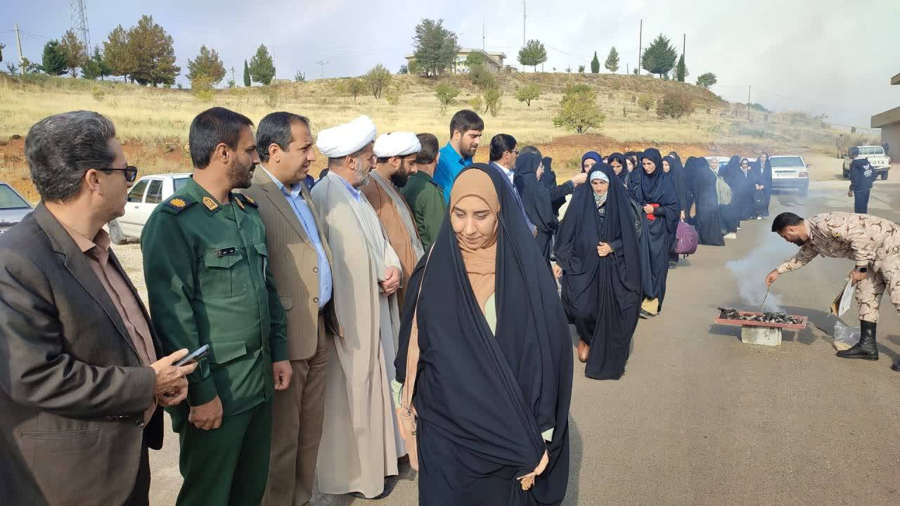 اعزام دانش آموزان بسیجی سپیدان به مناطق عملیاتی جنوب