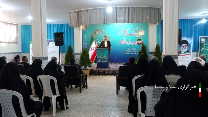 نواختن زنگ پژوهش در یکی از هنرستان های قم نواختن زنگ پژوهش در یکی از هنرستان های قم