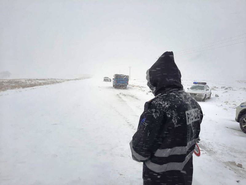 بارش برف و لغزندگی جاده‌های کوهستانی استان البرز