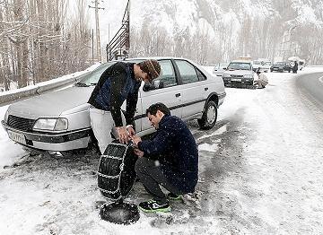 رانندگی در مناطق غربی استان با زنجیر چرخ