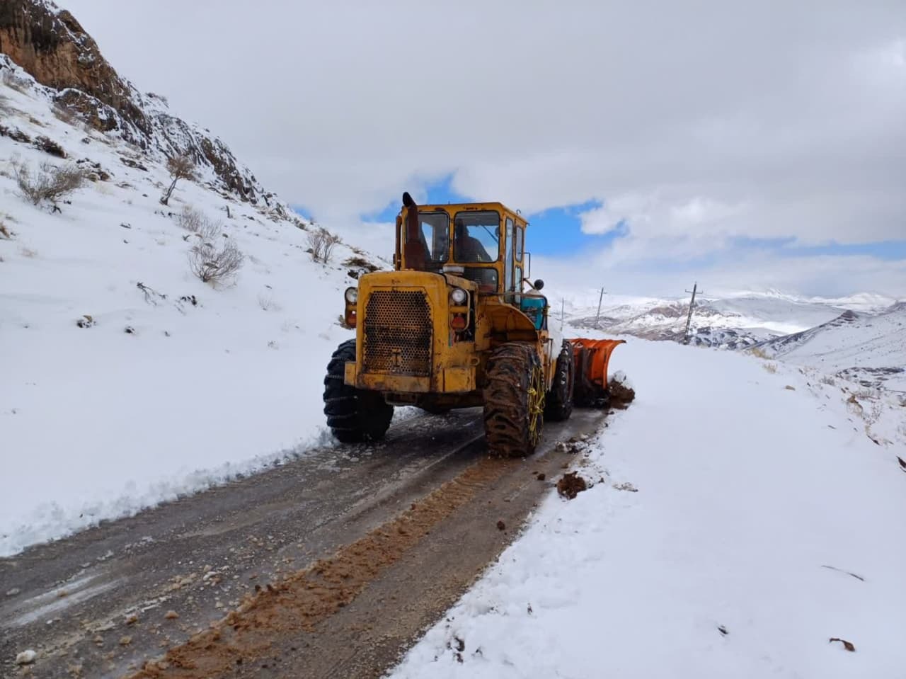 بازگشایی هفت راه روستای پشتکوه و گردنه کلوسه