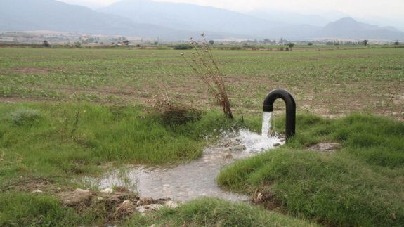 جمع آوری ادوات برداشت غیرمجاز آب از سامانه انتقال شبانکاره