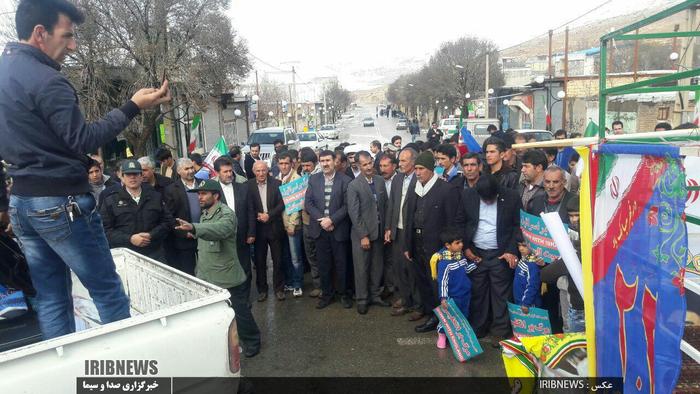 حضور مردم شهر هفت چشمه مرکز بخش کاکاوند شهرستان دلفان در راهپیمایی 22 بهمن 1395