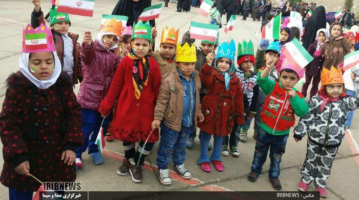 حضور کودکان مهد کودک شاپرک، دهستان افرینه بخش معمولان شهرستان پلدختر در راهپیمایی 22 بهمن 1395