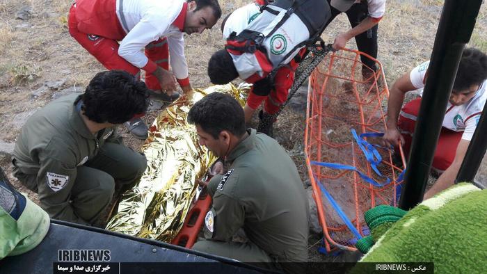 
عملیات امداد ونجات تیمهای واکنش سریع وشهرستان ازنا در حادثه ریزش تونل برفی ازنای لرستان