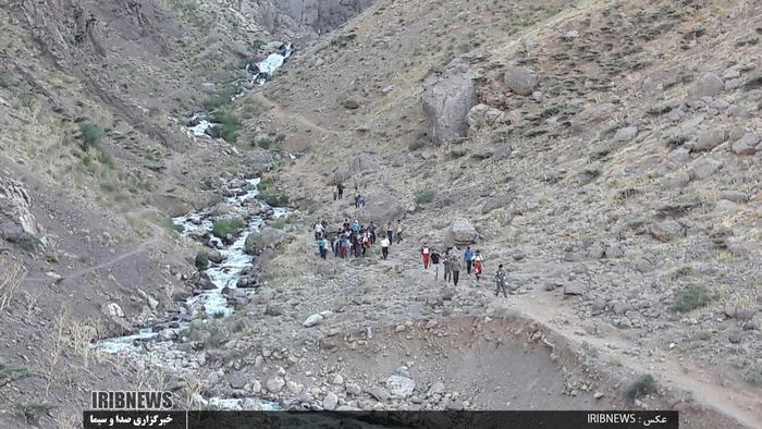 
عملیات امداد ونجات تیمهای واکنش سریع وشهرستان ازنا در حادثه ریزش تونل برفی ازنای لرستان