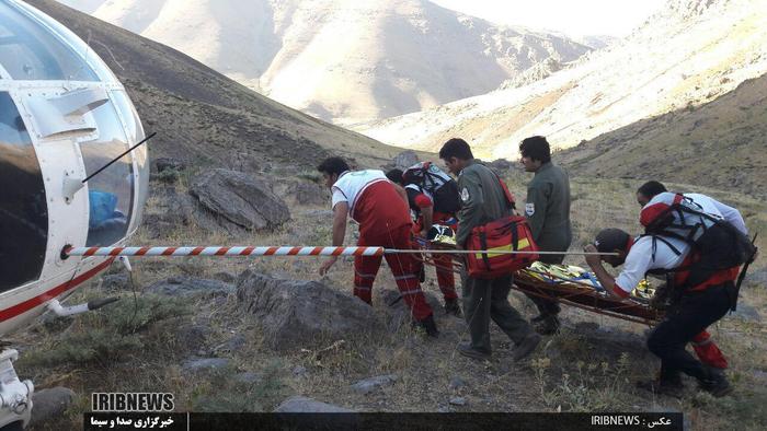 
عملیات امداد ونجات تیمهای واکنش سریع وشهرستان ازنا در حادثه ریزش تونل برفی ازنای لرستان