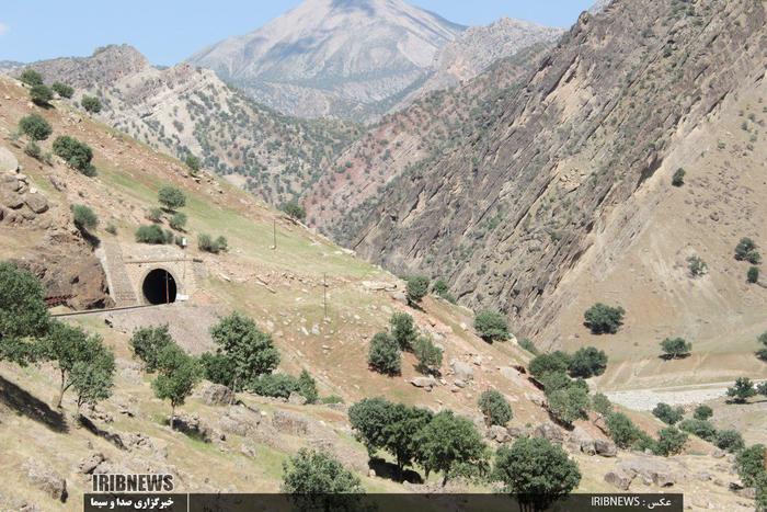 کوچ بهاره عشایر شرق لرستان به سمت مناطق ییلاقی استان 