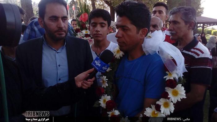 محمد حسینی هیمالیا نورد لرستانی با استقبال جمعی از مردم ورزش دوست خرم آباد وارد این شهر شد.