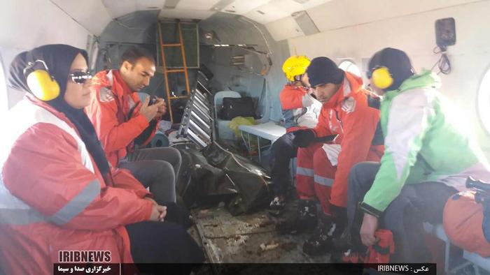 تلاش نیروهای امدادی برای نجات کوهنوردان گمشده در اشترانکوه 
