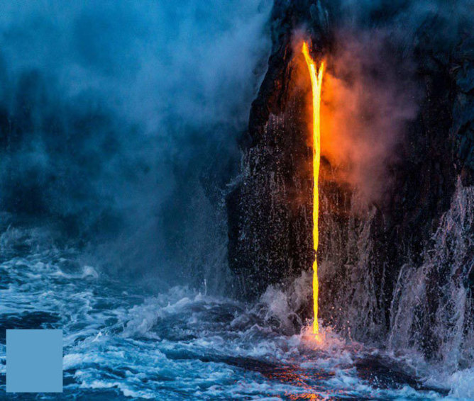 جریان گدازه آتشفشان به داخل اقیانوس - پارک ملی هاوایی