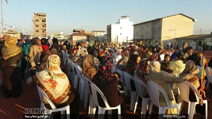 پرواز بادبادکها به مناسبت دهه فجر در شهرستان ترکمن