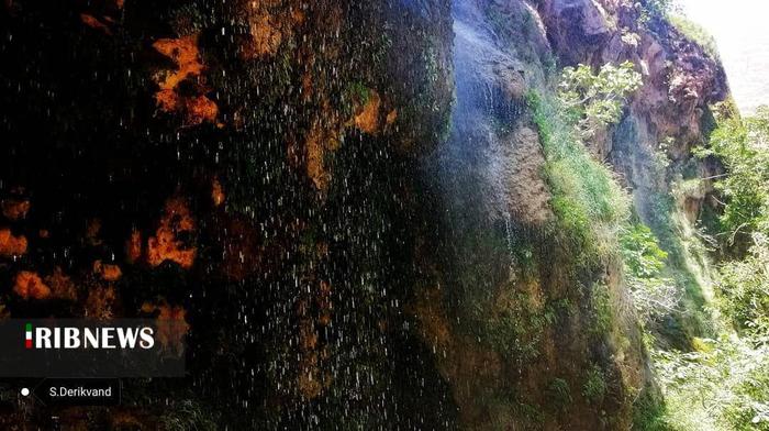 آبشار چم چیت (آبشار آب گرمه )

عکس: سعیده دریکوند