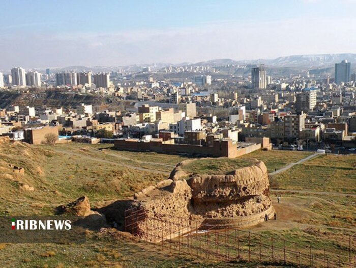 نمای دوری از بنای ربع رشیدی تبریز