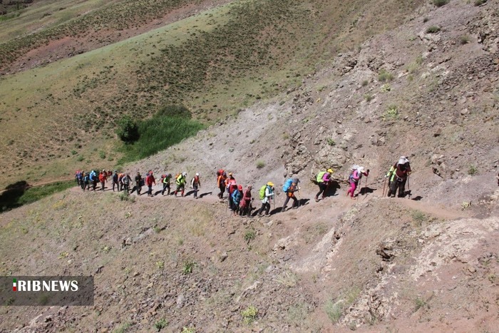 صعود جمعی از کوهنوردان آبیکی به قله شاه البرز