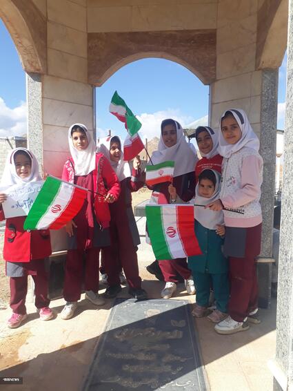 راهپیمایی یوم الله ۱۳ آبان ماه ۱۴۰۲ استان لرستان؛ شهر الیگودرز؛ روستای کانسرخ؛ مدرسه علامه طباطبایی